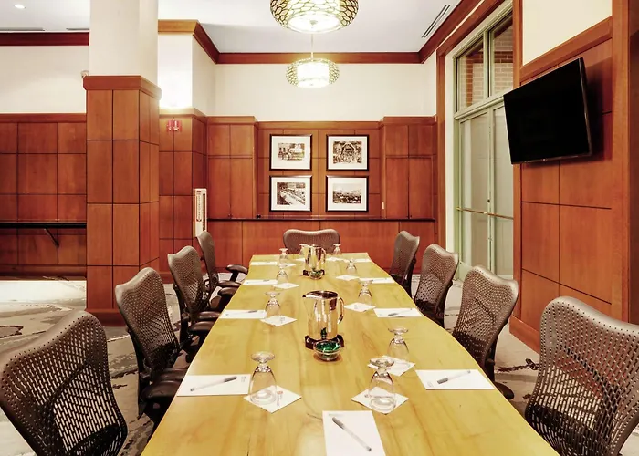 Hilton Garden Hotel 3*