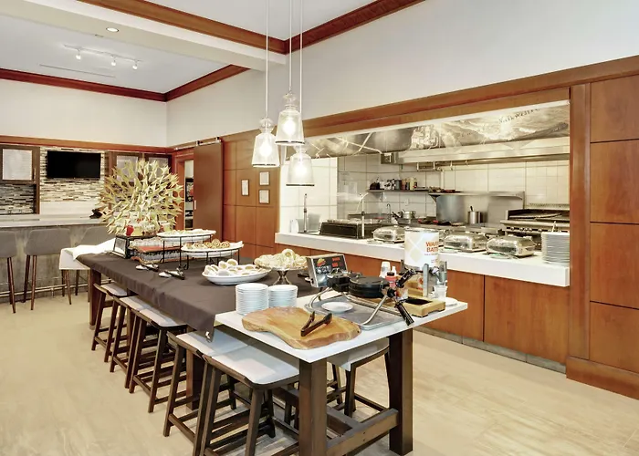 Hilton Garden Hotel 3*