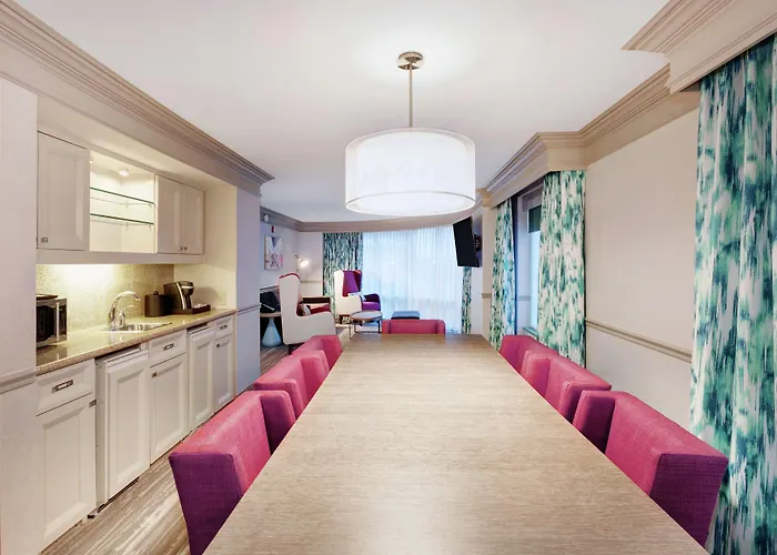 Hilton Garden Hotel 3*