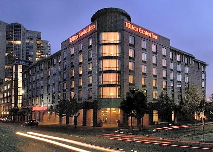 Hilton Garden Hotel 3*